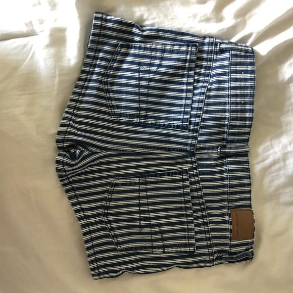 American Eagle Shorts - Picture 4 of 7